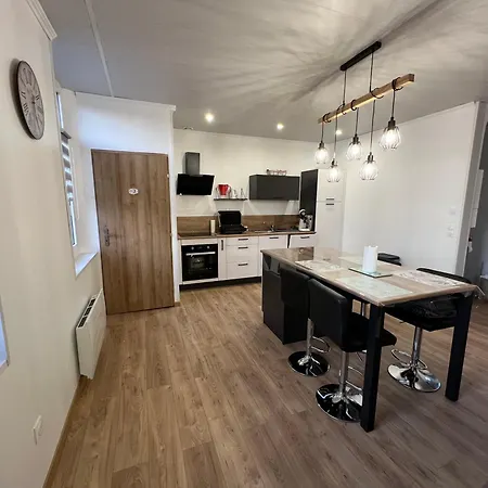 Au Petit Bonheur Apartment