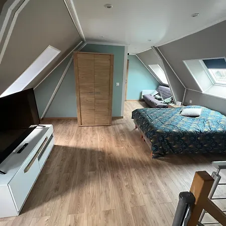 Au Petit Bonheur Apartment *